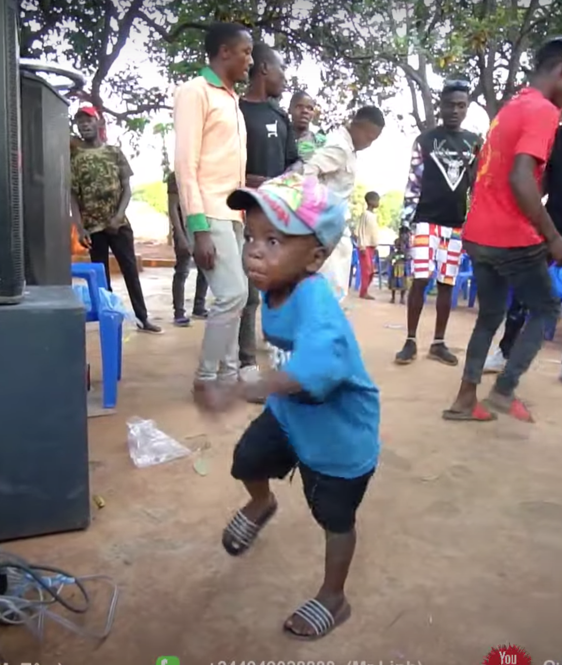 Quang Linh Vlogs chơi lớn mừng 3 triệu subscribers Youtube, livestream TikTok gần 3 tiếng - Ảnh 4