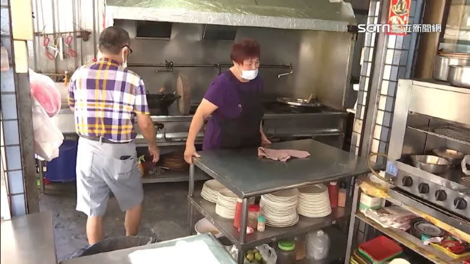 Khách quen 85 tuổi chi 14,5 tỷ đồng mua lại cửa hàng hải sản yêu thích - Ảnh 1