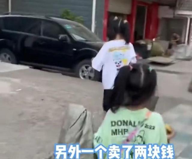 Mẹ bắt con trai 9 tuổi ngày lượm ve chai, đêm về bán nước để hiểu thêm về giá trị đồng tiền - Ảnh 1