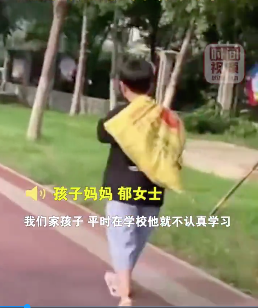 Mẹ bắt con trai 9 tuổi ngày lượm ve chai, đêm về bán nước để hiểu thêm về giá trị đồng tiền - Ảnh 4