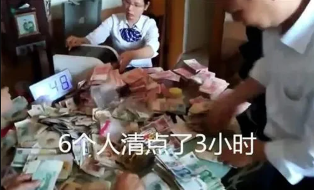 Ăn một bát dưa muối trong vài ngày, bà lão mất đi để lại số tiền 6 người đếm không xuể - Ảnh 2