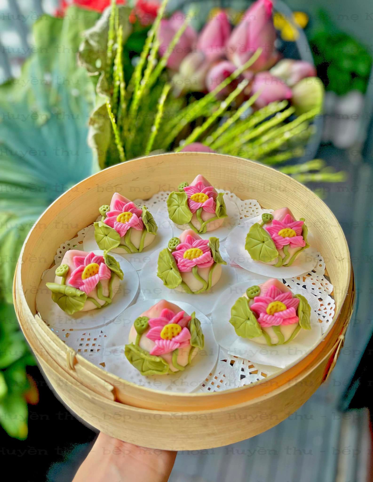 Ngắm những mâm cỗ rúng Rằm tháng 7 đẹp xuất sắc của chị em yêu bếp - Ảnh 1