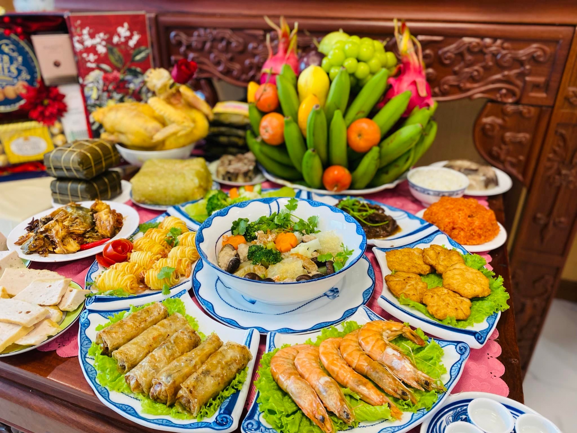 Ngắm những mâm cỗ rúng Rằm tháng 7 đẹp xuất sắc của chị em yêu bếp - Ảnh 3