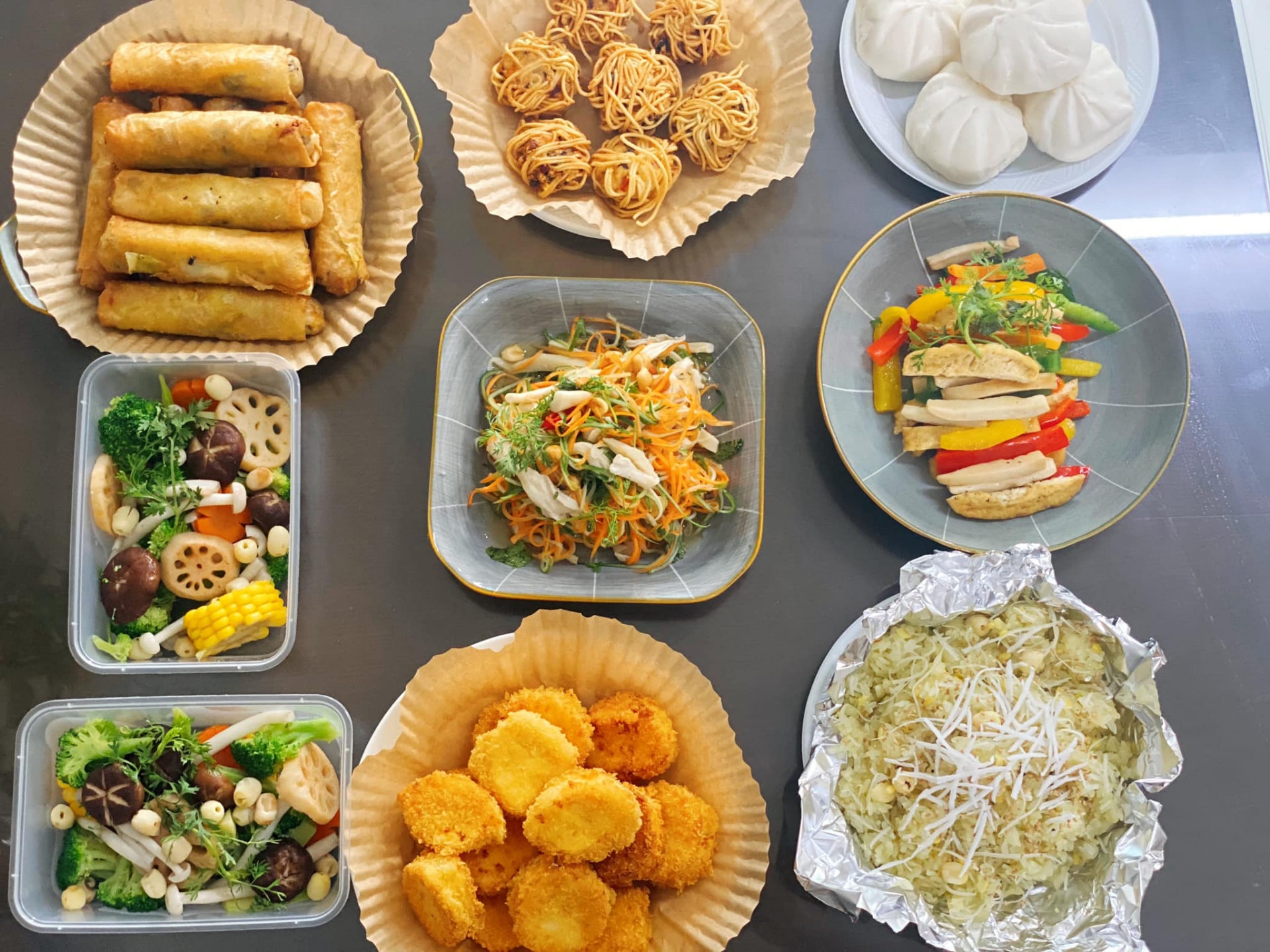 Ngắm những mâm cỗ rúng Rằm tháng 7 đẹp xuất sắc của chị em yêu bếp - Ảnh 1