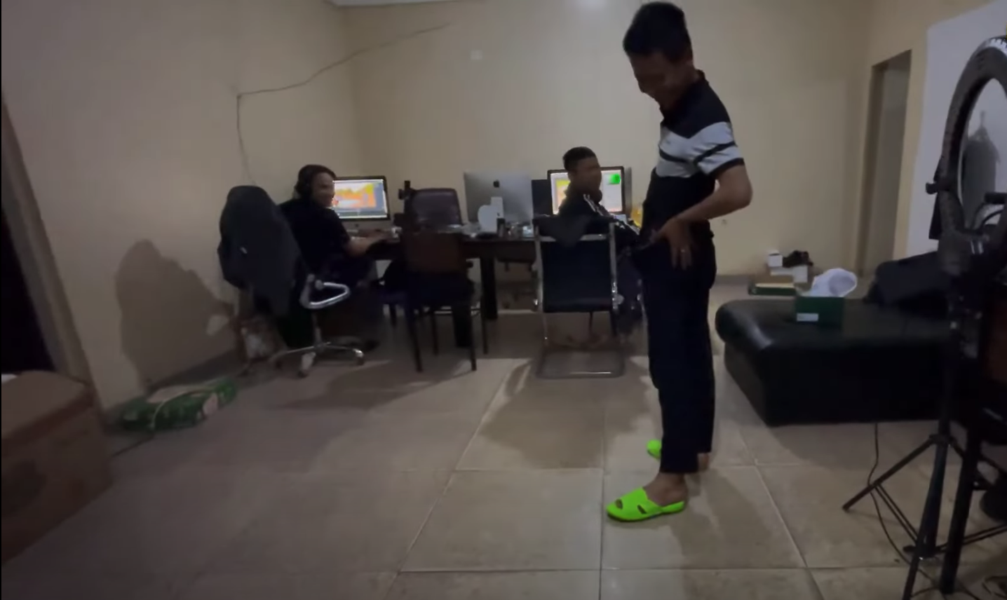 Quang Linh Vlogs bị “bắt quả tang”khi đang nâng niu “kỷ vật” Nọng Tiên để lại - Ảnh 5