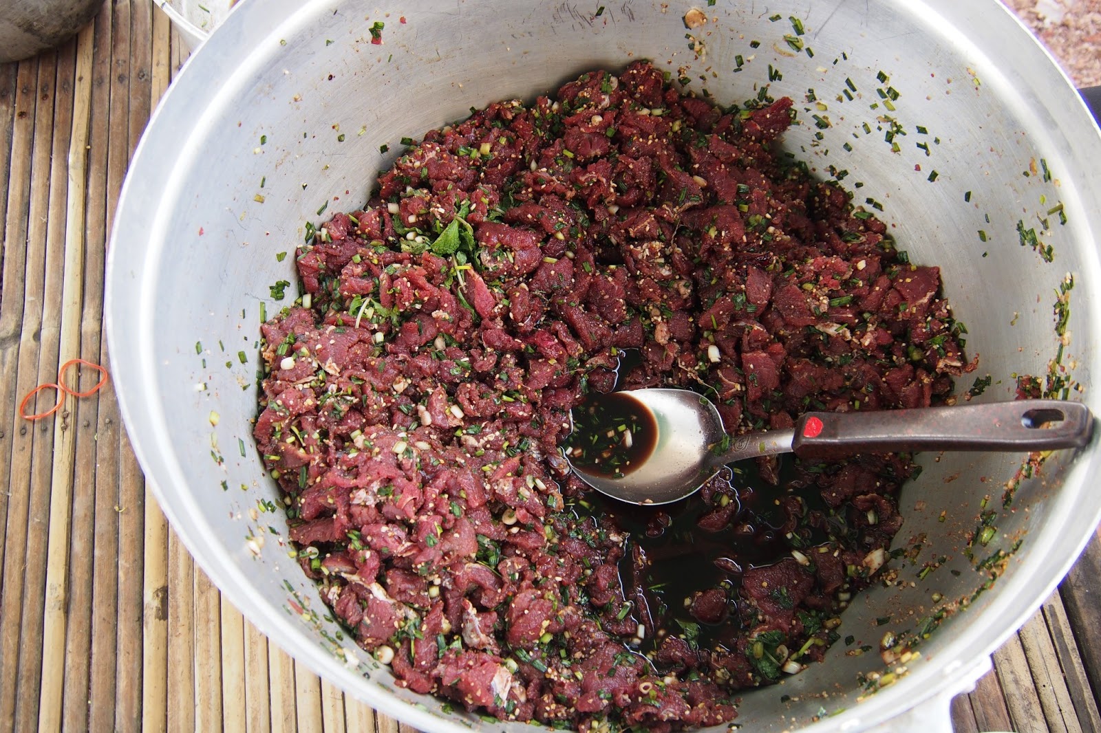 6 món ăn không phải khách du lịch nào cũng dám thử khi đến Thái Lan - Ảnh 1