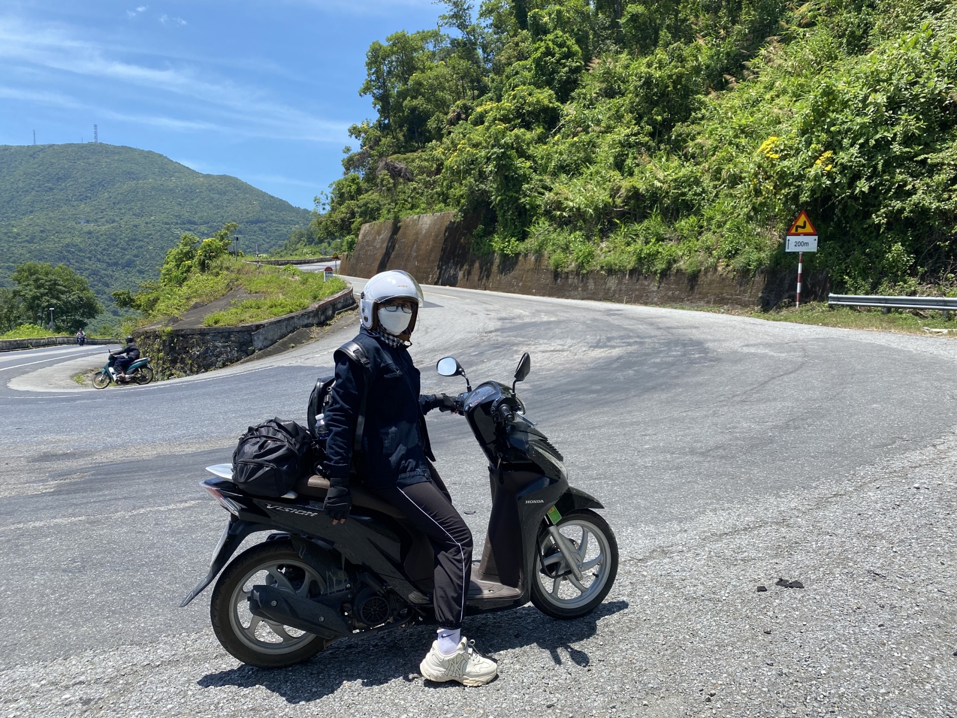 28 ngày, 2407km và chuyến xuyên Việt bằng xe máy của 9X sống hết mình với tuổi trẻ - Ảnh 2