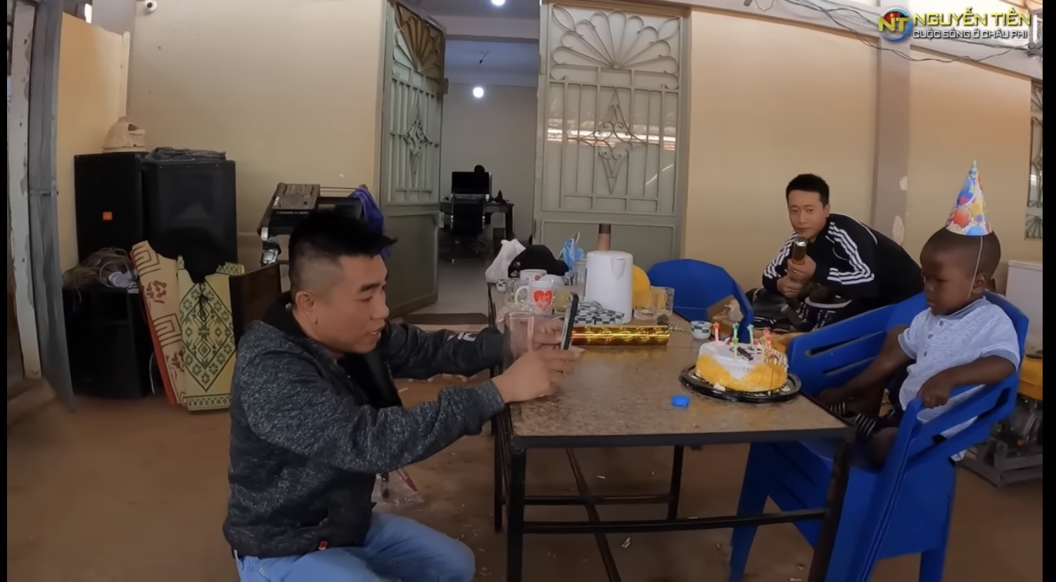 Hậu trường video Lôi Con hát chúc mừng sinh nhật Thuỳ Tiên, nhìn Quang Linh Vlogs còn “hớn” hơn cháu - Ảnh 1