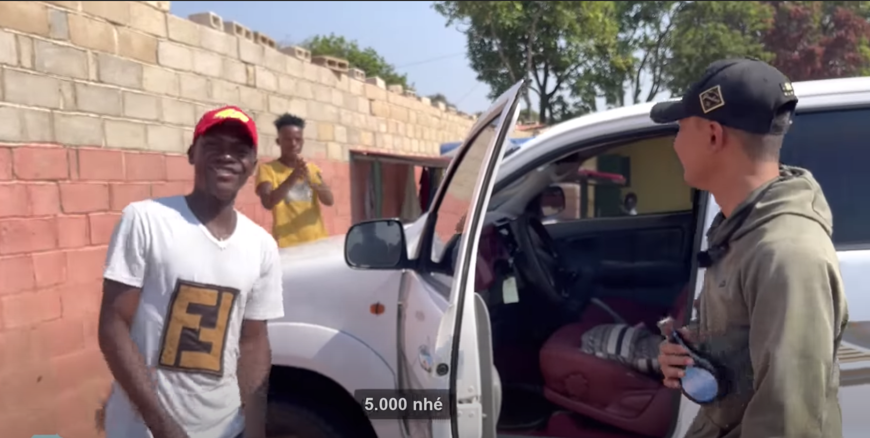 Quang Linh Vlogs “bị tố” dùng nước súc miệng cai thuốc lá, fan tò mò lý do vì ai? - Ảnh 3