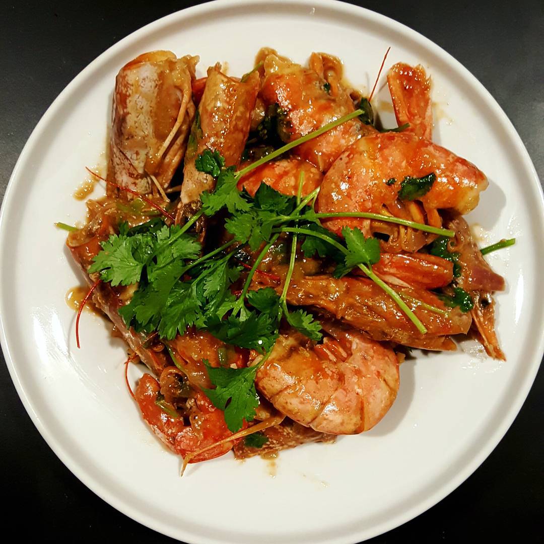 Cách làm tôm rang me chua ngọt, ăn cùng cơm nóng hay bánh mì đều hợp - Ảnh 1