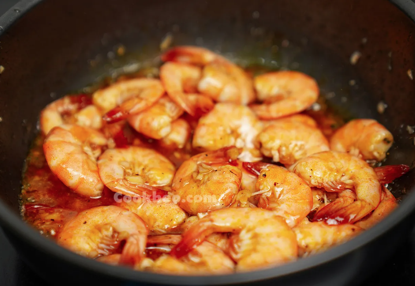 Cách làm tôm rang me chua ngọt, ăn cùng cơm nóng hay bánh mì đều hợp - Ảnh 2