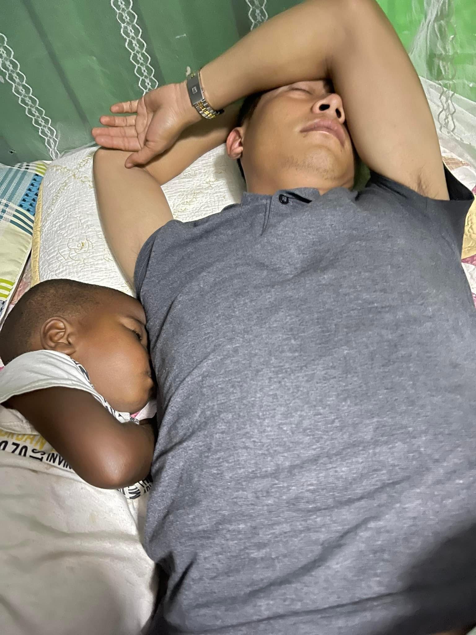 Quang Linh Vlogs trở thành nạn nhân của trò đùa “đừng ngủ khi bạn thân còn thức” - Ảnh 5