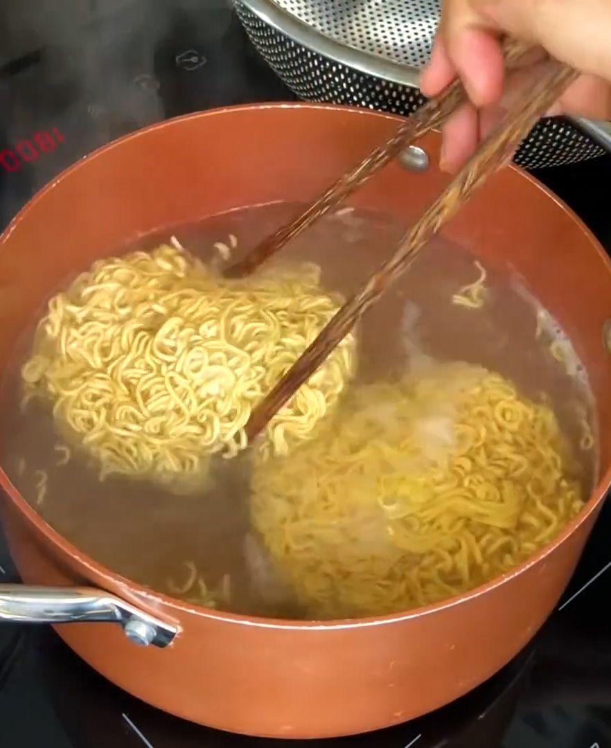 3 bước đơn giản để có một bát mì “chuẩn không cần chỉnh”, vừa ngon vừa không ảnh hưởng sức khoẻ - Ảnh 1