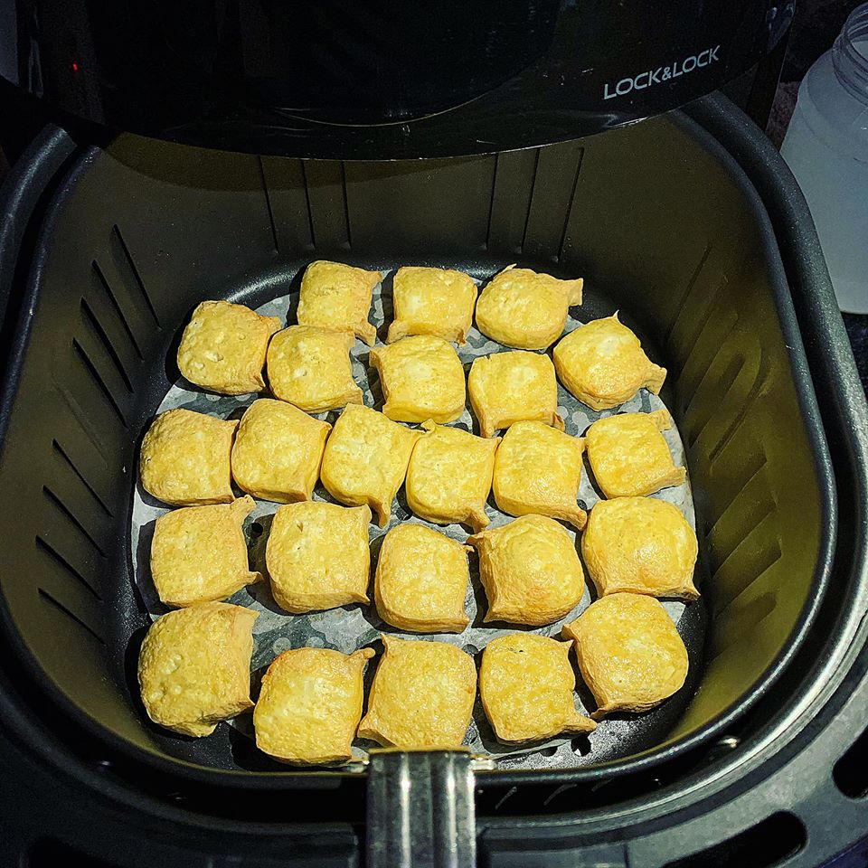 Cách làm đậu phụ chiên sốt bơ mè thơm cay, ăn chay hay ăn mặn đều bắt cơm số 1 - Ảnh 1