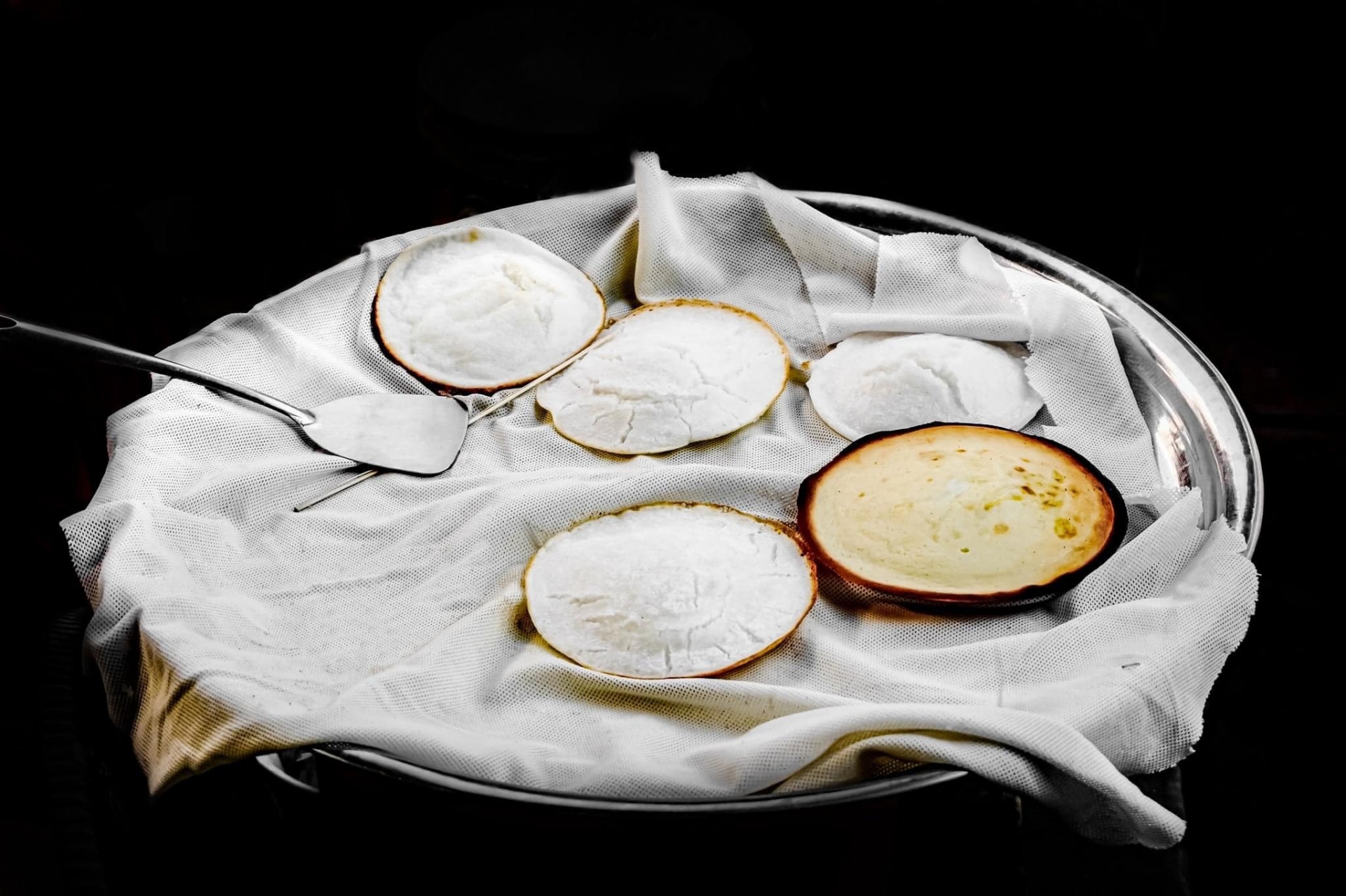 3 món bánh nổi tiếng Tân Châu, số 2 là đặc sản nức tiếng của người Chăm ở An Giang - Ảnh 1