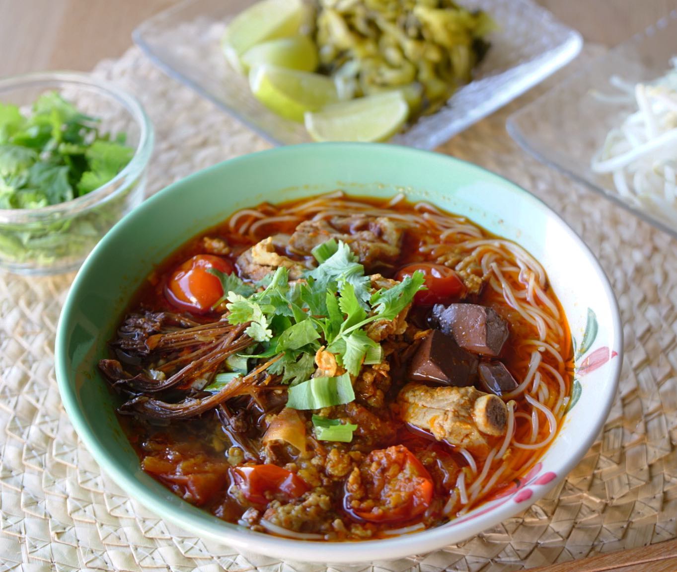 5 món đặc sản nổi tiếng Chiang Mai, số 2 là món ăn vặt có cách thưởng thức khá lạ miệng - Ảnh 1