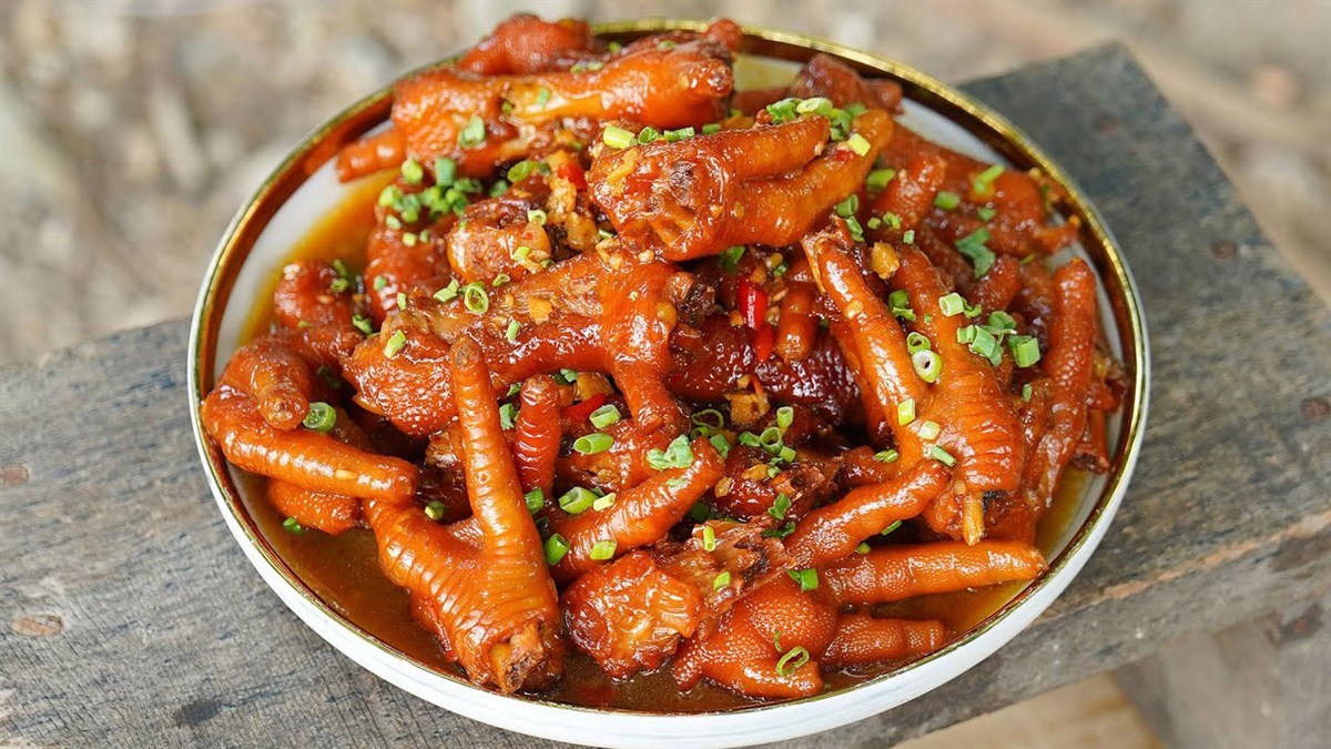 Cách làm chân gà kho cay đậm đà đưa cơm, cho chồng nhậu cuối tuần thì "tuyệt đỉnh"