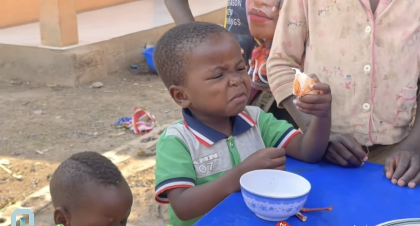 Quang Linh Vlogs chê Lôi Con kém sang, ăn tôm hùm chẳng khác gì đùi gà - Ảnh 5