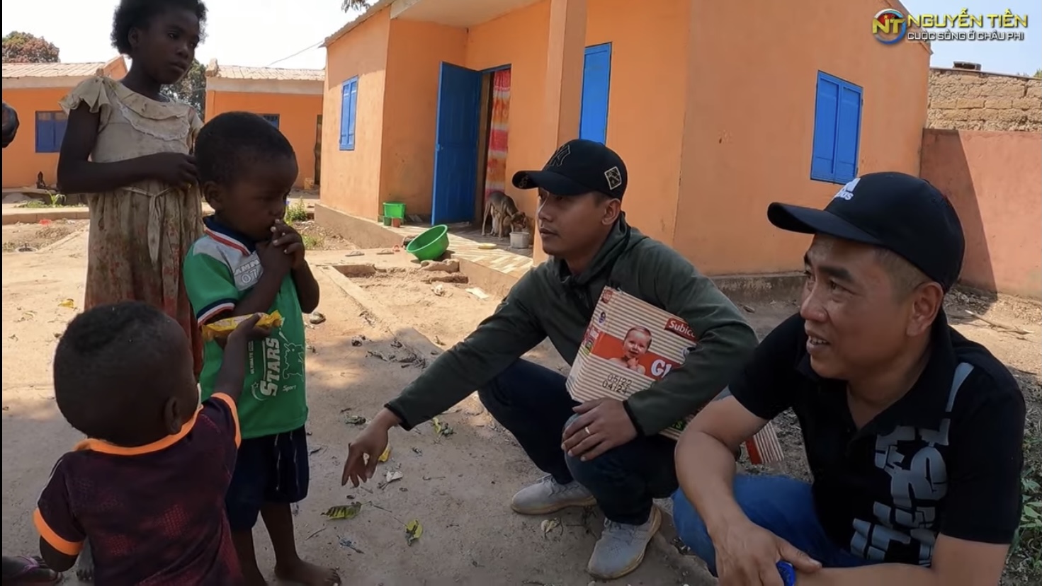 Quang Linh Vlogs tung tuyệt chiêu trị “bệnh ngôi sao” của Lôi con