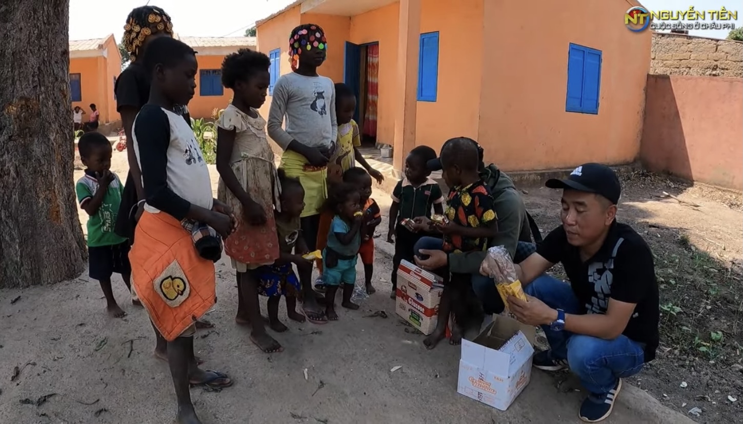 Quang Linh Vlogs tung tuyệt chiêu trị “bệnh ngôi sao” của Lôi con - Ảnh 3