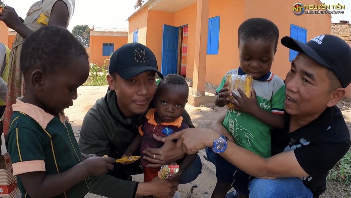 Quang Linh Vlogs tung tuyệt chiêu trị “bệnh ngôi sao” của Lôi con - Ảnh 7