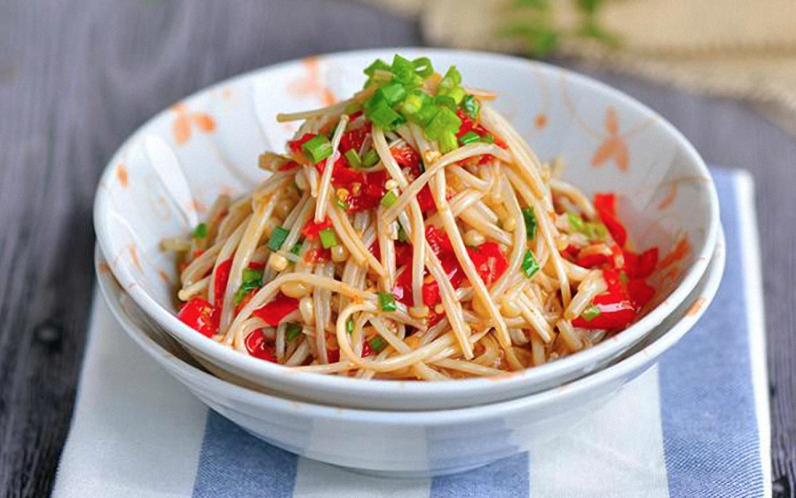 Cách làm nấm kim châm trộn cay ngon, bổ, nhanh