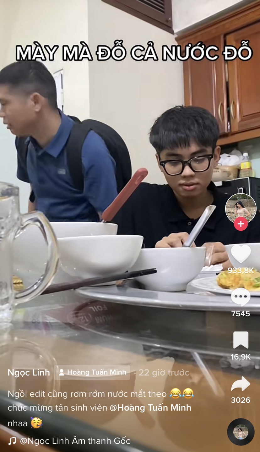Ông bố rơm rớm nước mắt khi nghe tin con trai báo đỗ đại học, vừa ăn cơm vừa tủm tỉm cười - Ảnh 2