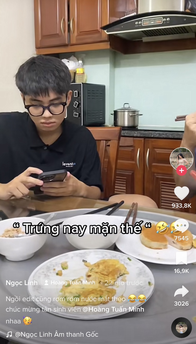 Ông bố rơm rớm nước mắt khi nghe tin con trai báo đỗ đại học, vừa ăn cơm vừa tủm tỉm cười - Ảnh 3
