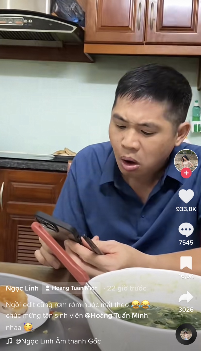 Ông bố rơm rớm nước mắt khi nghe tin con trai báo đỗ đại học, vừa ăn cơm vừa tủm tỉm cười - Ảnh 4
