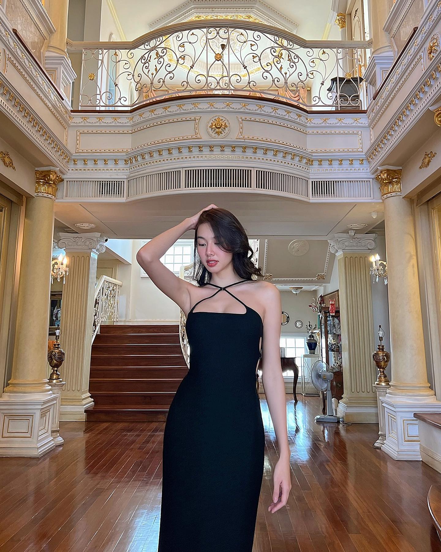 Thuỳ Tiên diện layout “nóng bỏng mắt” check-in tại biệt thự của Chủ tịch Miss Grand International - Ảnh 4