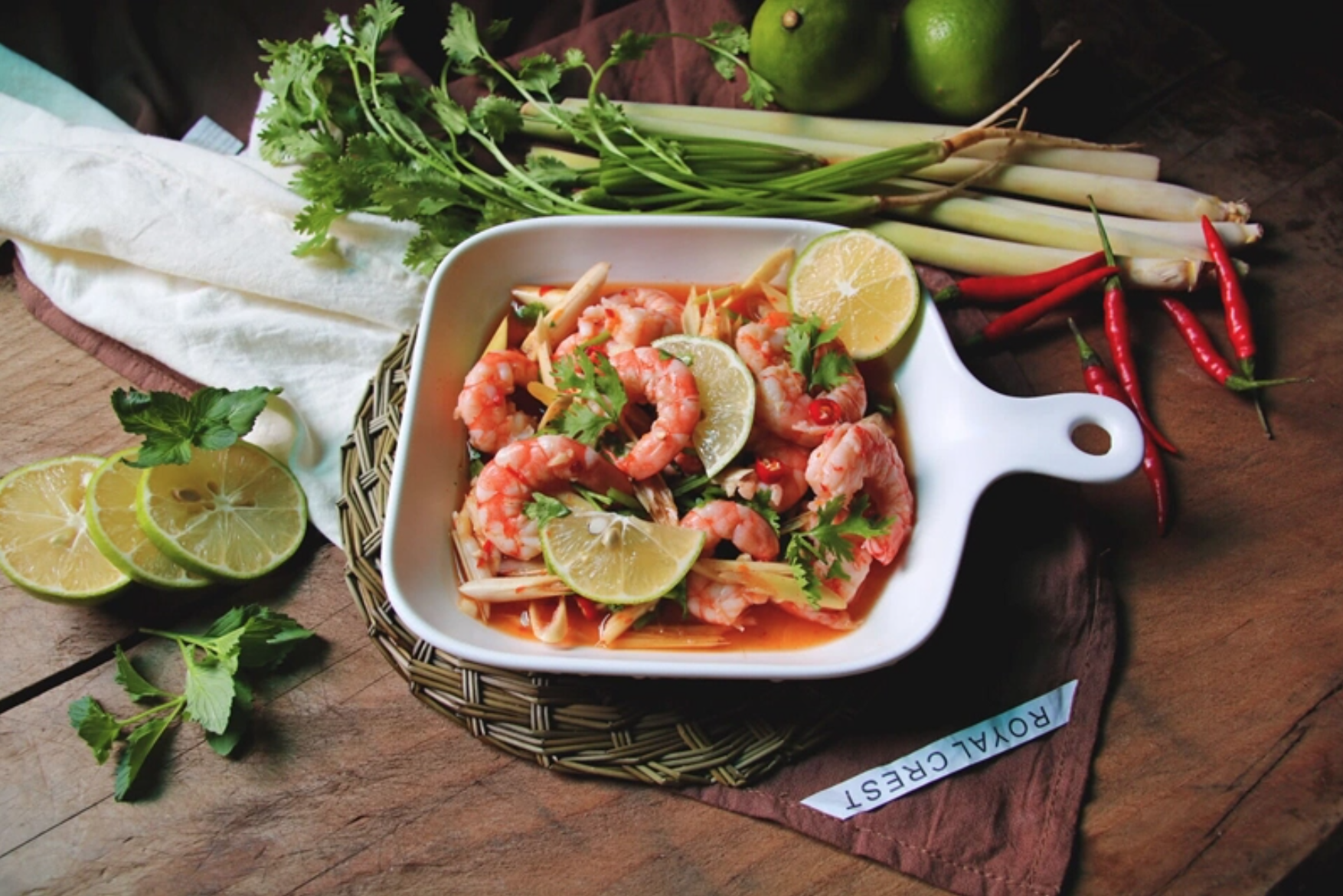 Cách làm tôm trộn chanh sả, chỉ 15 phút là có ngay món khai vị giải ngán - Ảnh 2