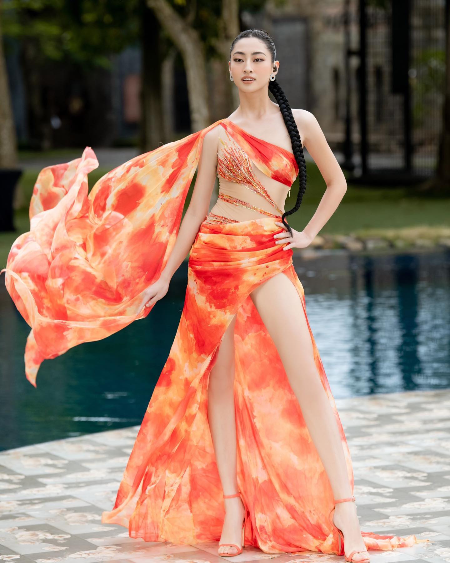 Lương Thuỳ Linh bất ngờ khoe style “quậy ra mặt” sau khi kết thúc nhiệm kỳ Hoa hậu - Ảnh 2