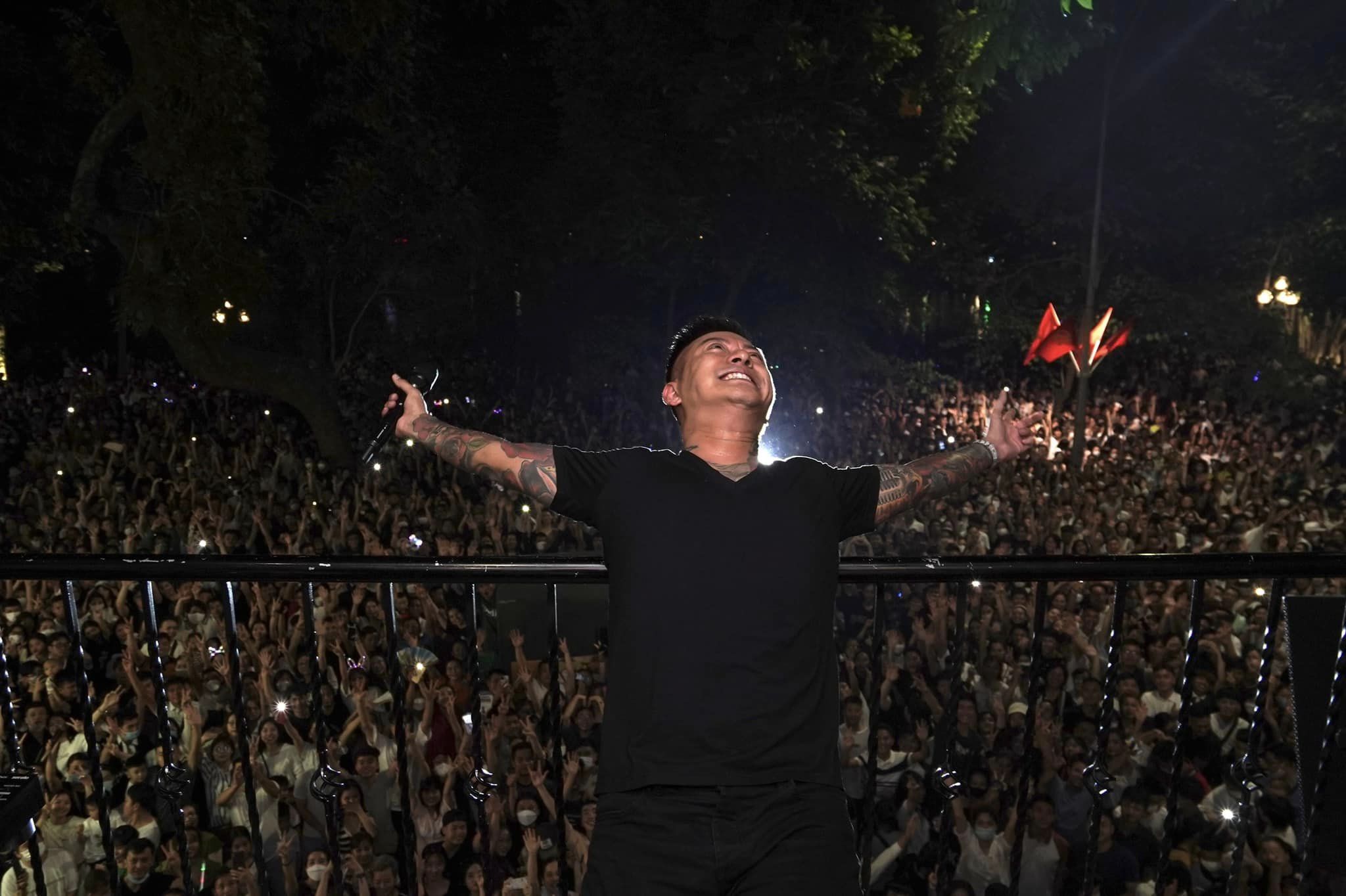 Liveshow “góc ban công” của Tuấn Hưng chính thức quay trở lại sau khi nộp phạt 12,5 triệu