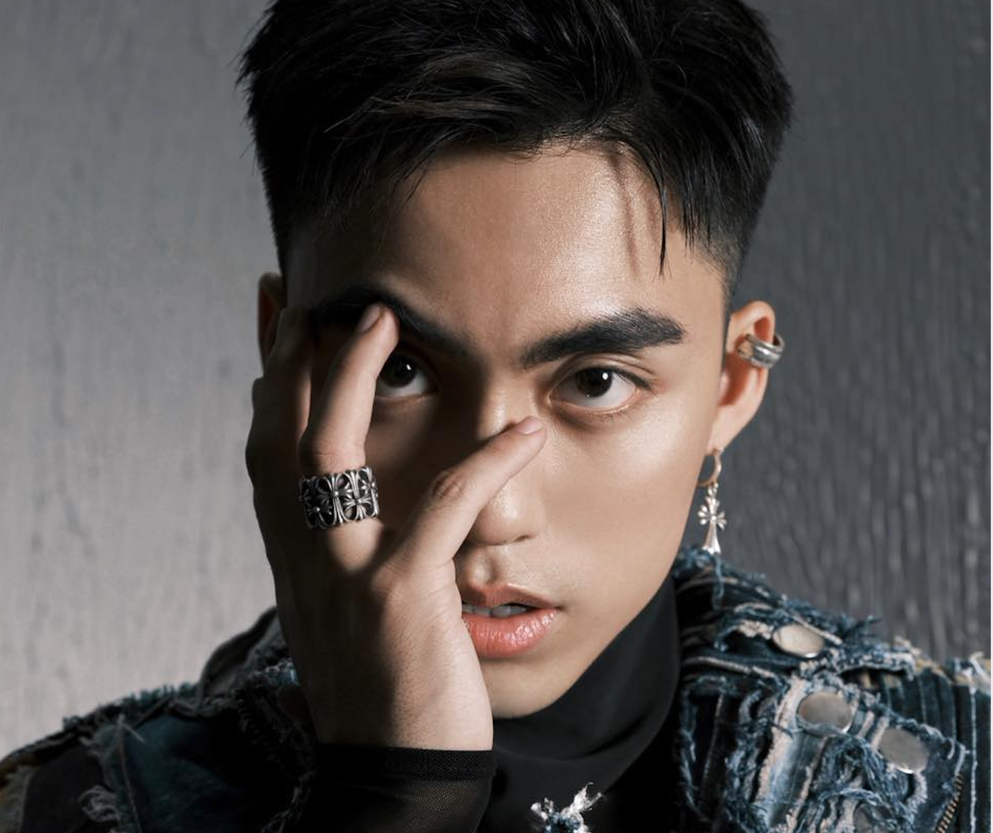 MONO trở thành ca sĩ khách mời của đêm chung kết Miss Grand Vietnam 2022