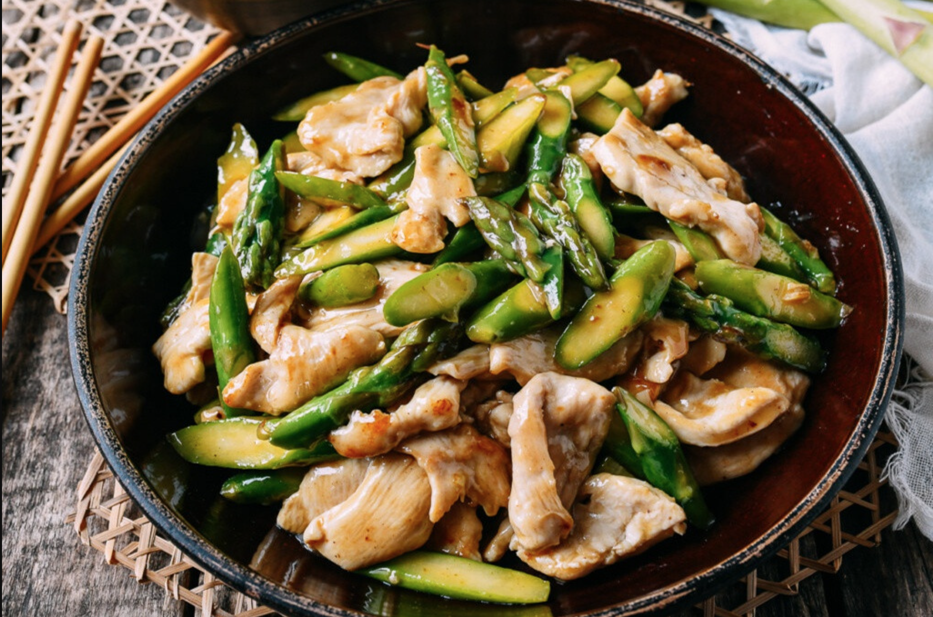 Cách làm thịt gà xào măng tây: Chưa đến 50 ngàn mà hao cơm số 1