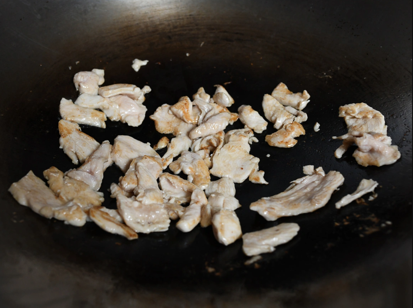 Cách làm thịt gà xào măng tây, chỉ 15 phút là có món ăn đậm đà, đưa cơm số 1 - Ảnh 4