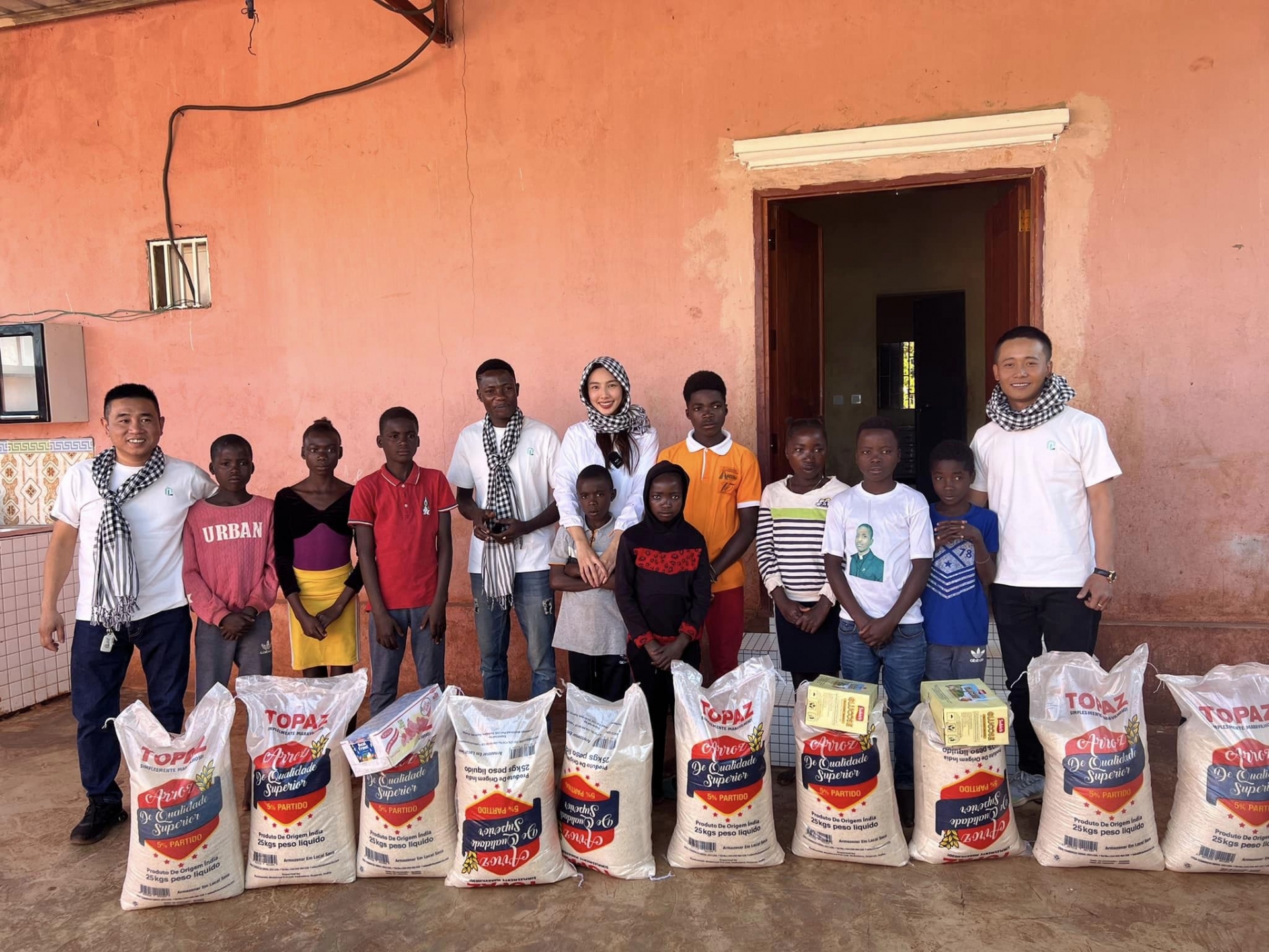 Thuỳ Tiên có hành động bất ngờ khi nhận được ý kiến trái chiều về việc kêu gọi ủng hộ miền Trung - Ảnh 1