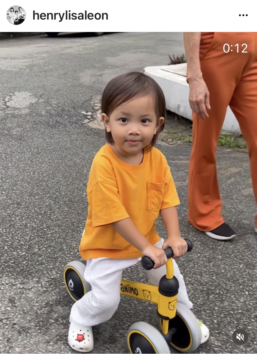 Lisa bị mẹ Hồ Ngọc Hà tố “bánh bèo”, “ai làm gì cũng mách” khi ra ngoài dạo chơi - Ảnh 4