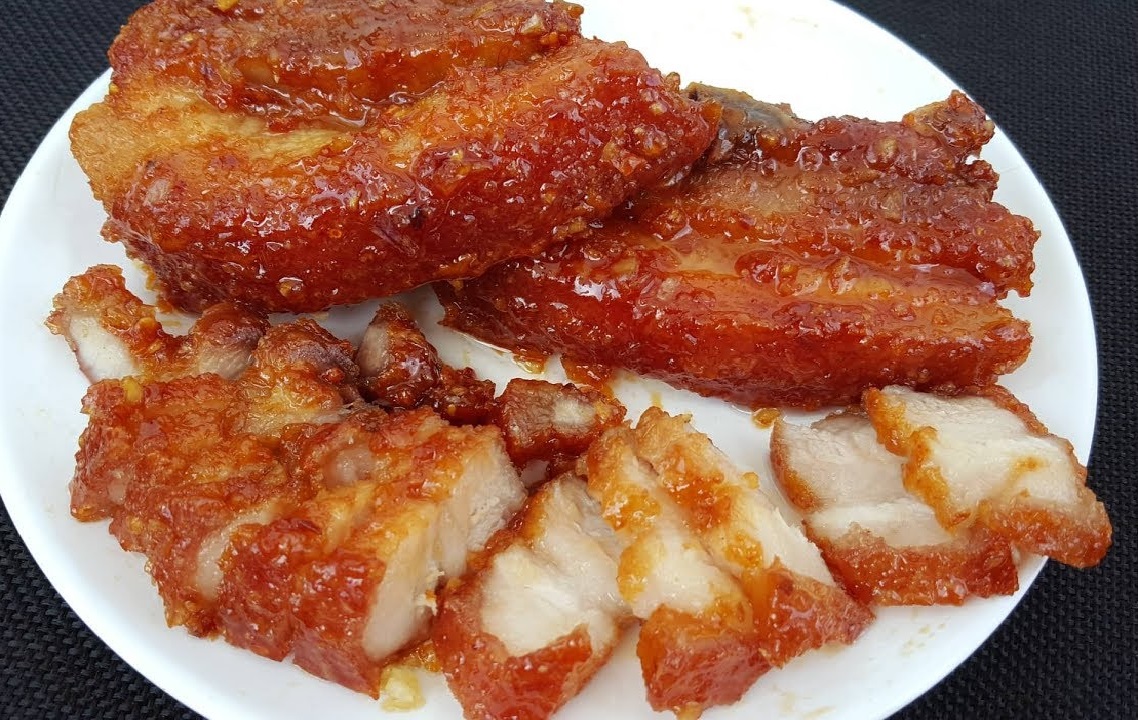 Cách làm thịt ba chỉ chiên mắm đậm đà, ăn cùng cơm nóng thì hợp số 1 - Ảnh 1