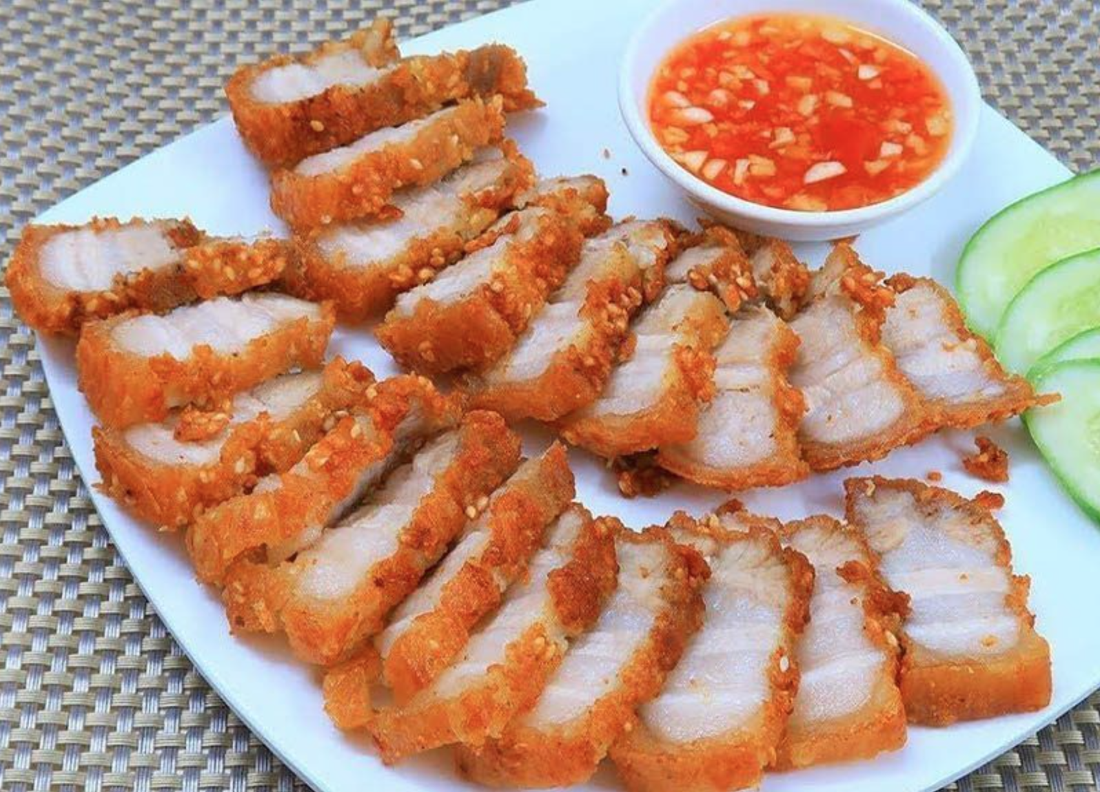 Cách làm thịt ba chỉ chiên mắm đậm đà, ăn cùng cơm nóng thì hợp số 1 - Ảnh 1