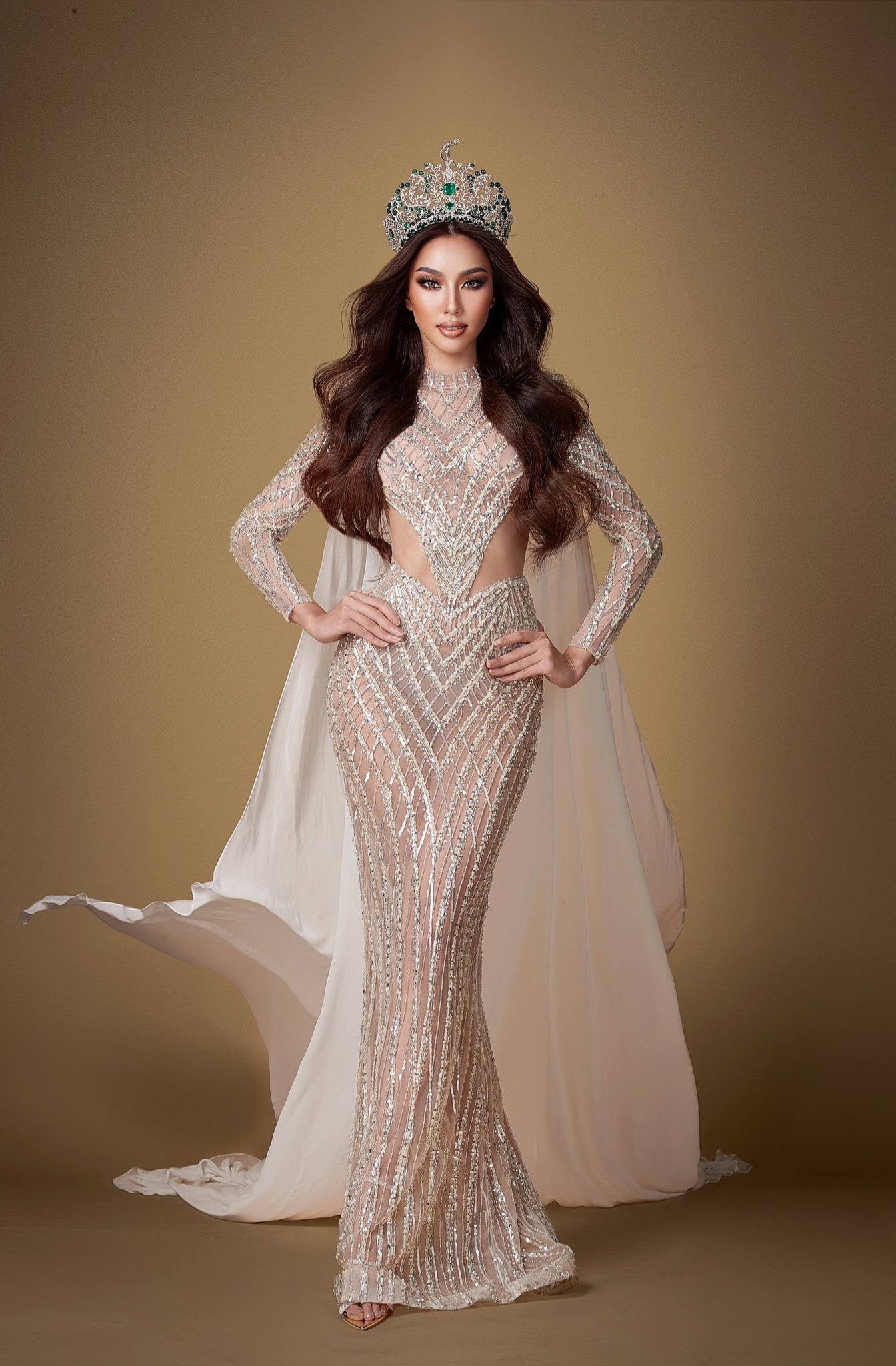 Người hâm mộ tố ekip Miss Grand International cẩu thả khi chỉnh sửa ảnh cho Thuỳ Tiên - Ảnh 1
