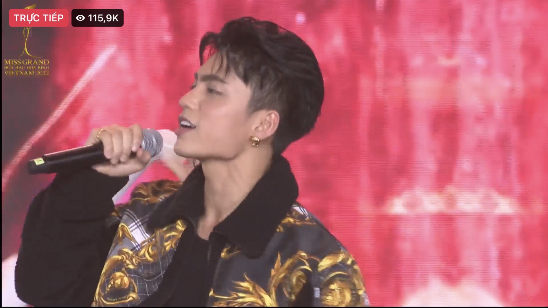 MONO đốt cháy sân khấu Miss Grand Vietnam 2022 với bài hit “Waiting for you” - Ảnh 1