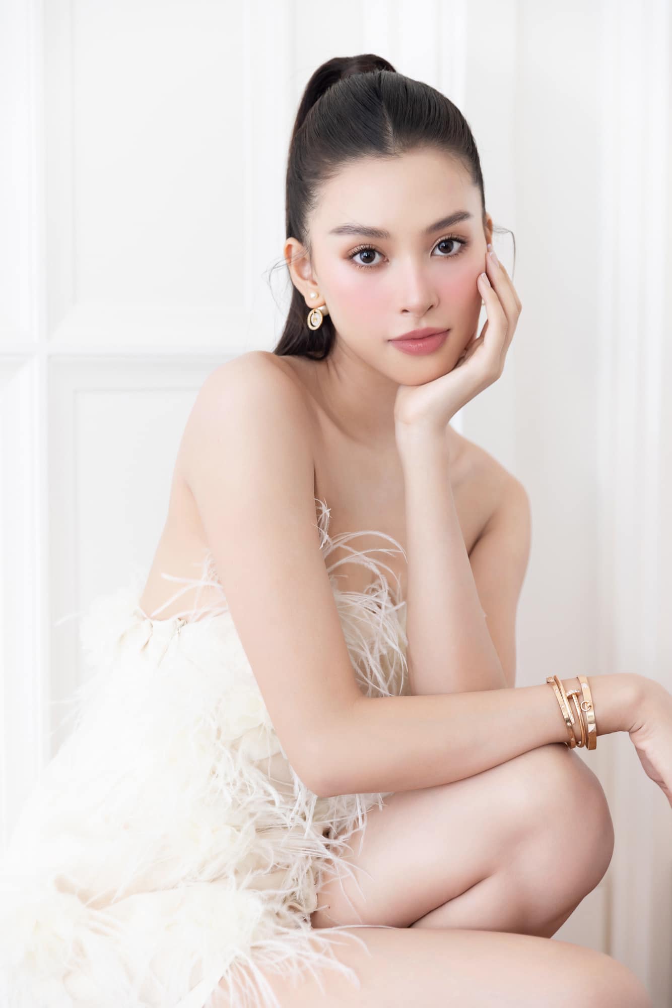 Hoa hậu Tiểu Vy khiến người hâm mộ lo lắng khi sụt 5kg do bị viêm dạ dày - Ảnh 2