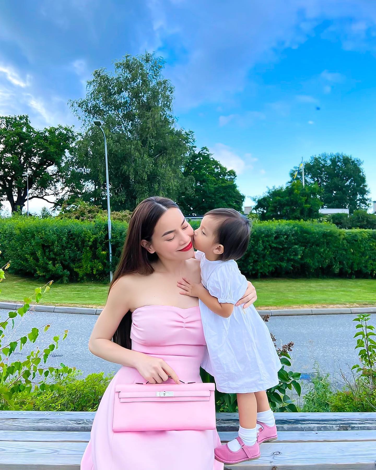 Lisa khiến mẹ Hồ Ngọc Hà tự hào với những hành động đáng yêu, quan tâm mẹ hết mực - Ảnh 2