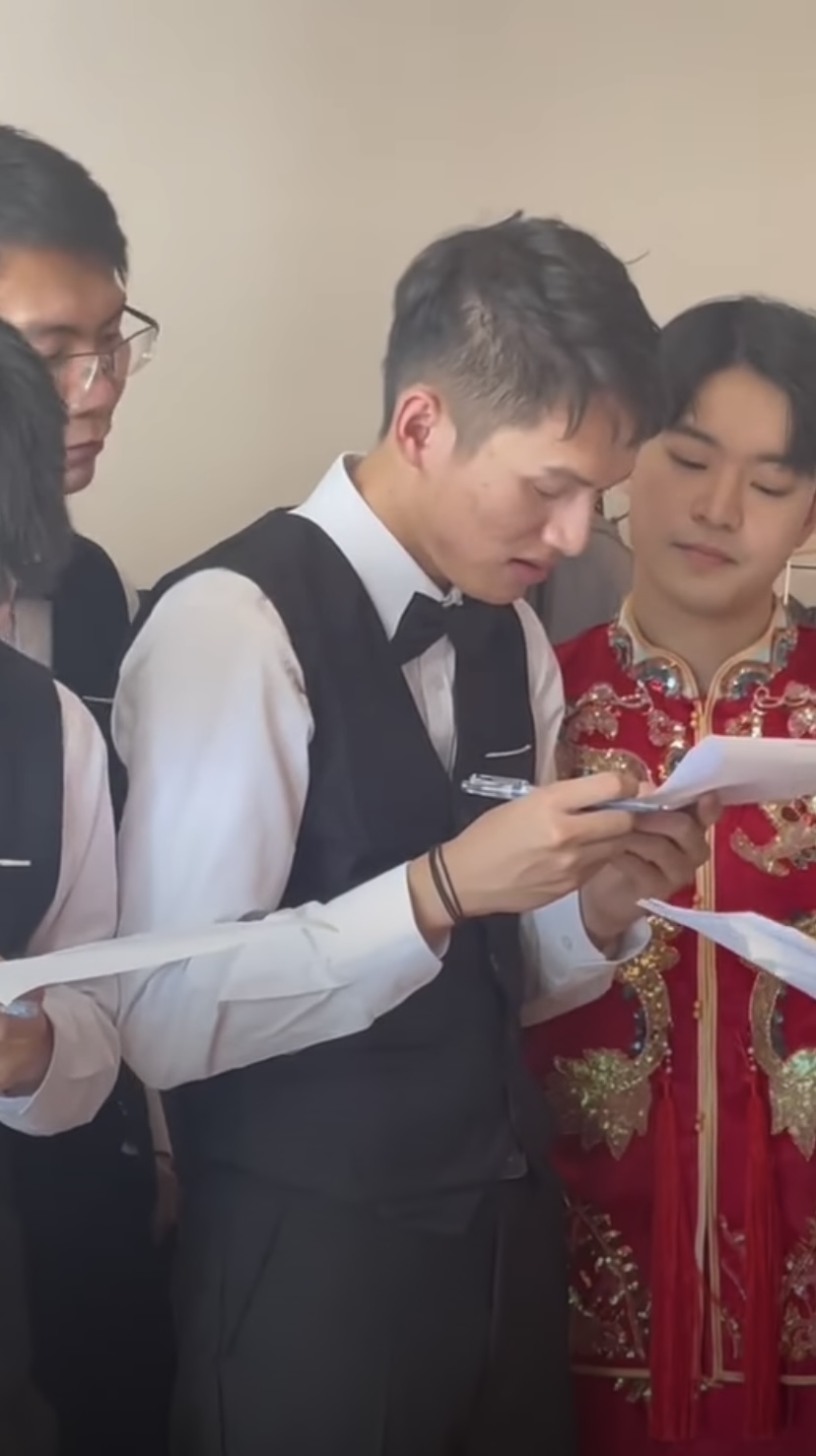 Tham gia đám cưới, phù rể phải làm xong bài thi IELTS Listening mới được rước dâu về - Ảnh 2