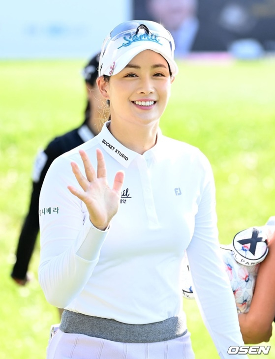 Bi Rain phủ nhận tin đồn ngoại tình với golf thủ có gương mặt giống Kim Tae Hee - Ảnh 1