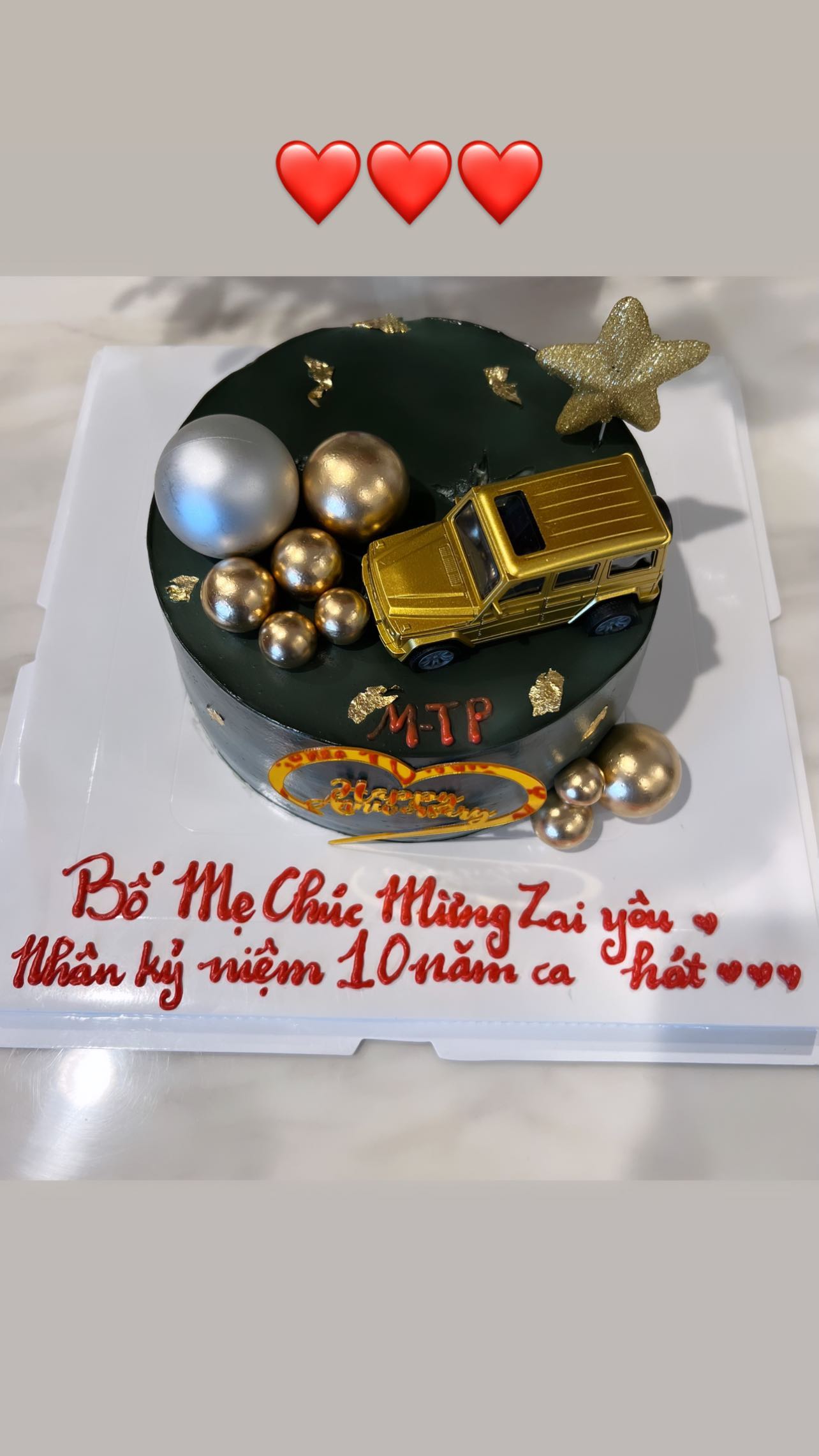 Sơn Tùng MTP khoe quà bố mẹ tặng nhân kỷ niệm 10 năm ca hát - Ảnh 2
