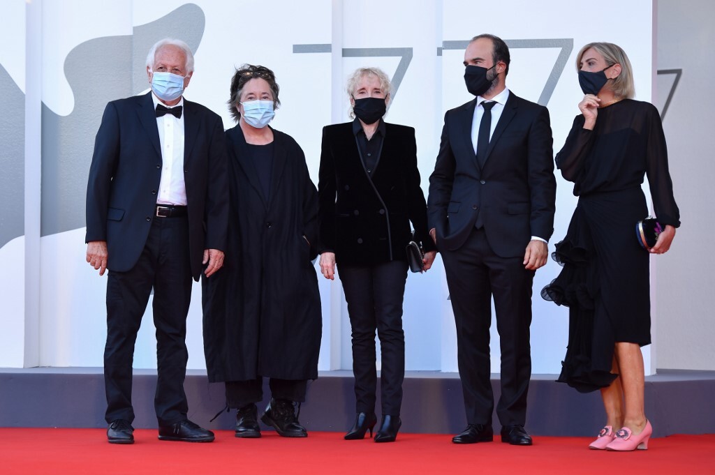 Thành viên ban giám khảo cuộc thi Orizzonti trong khuôn khổ Liên hoan phim Venice 2020 tất cả đều đeo khẩu trang theo quy định