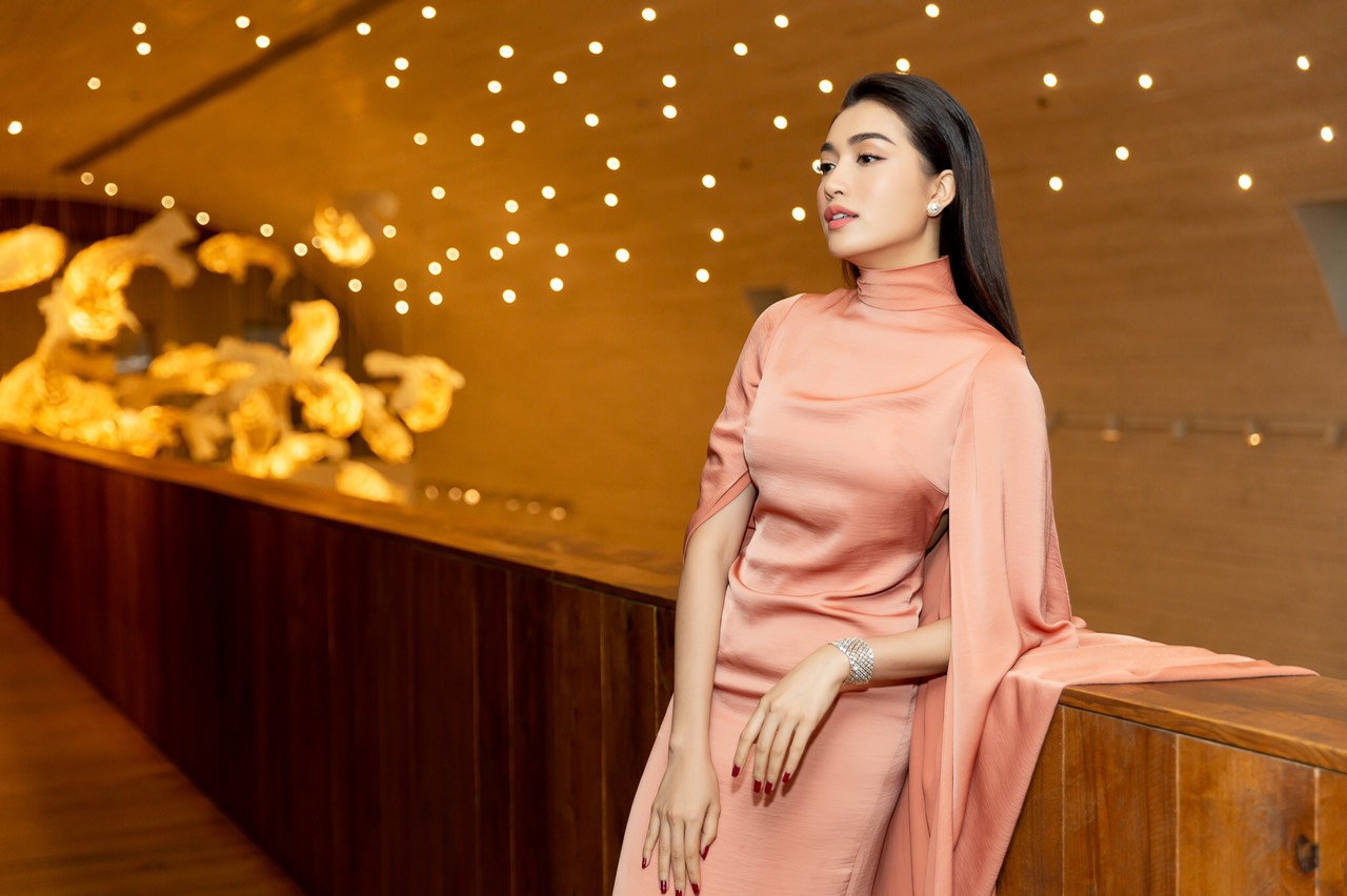 Á hậu Lệ Hằng đầy biến hóa với phong cách thời trang đa dạng