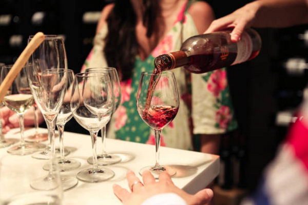 Các loại rượu vang thường có thể bị đổi vị sau 3-5 ngày mở nắp.